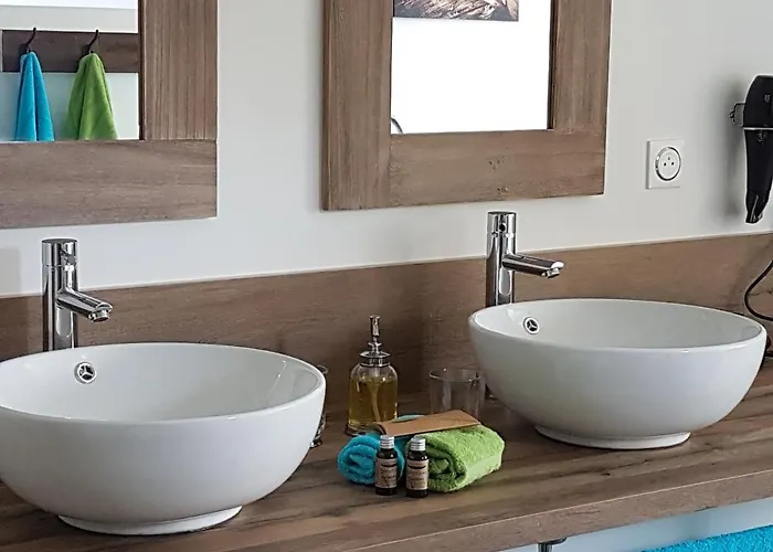 Echo D'eau Host & Coach בית הארחה 4*